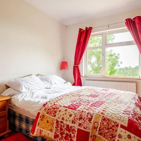 Гостевой дом Spacious By Lough Rynn Castle Wedding Venue Mohill