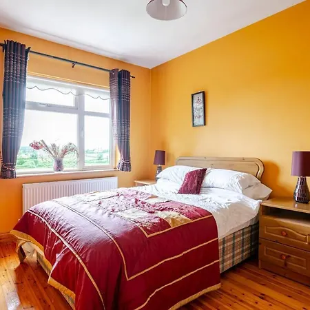 Spacious By Lough Rynn Castle Wedding Venue * Mohill