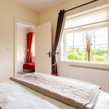 Gæstehus Spacious By Lough Rynn Castle Wedding Venue